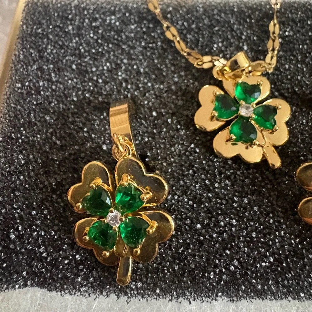 Gold Green Clover Pendant Necklace Earrings Set NIB - Picture 3 of 4